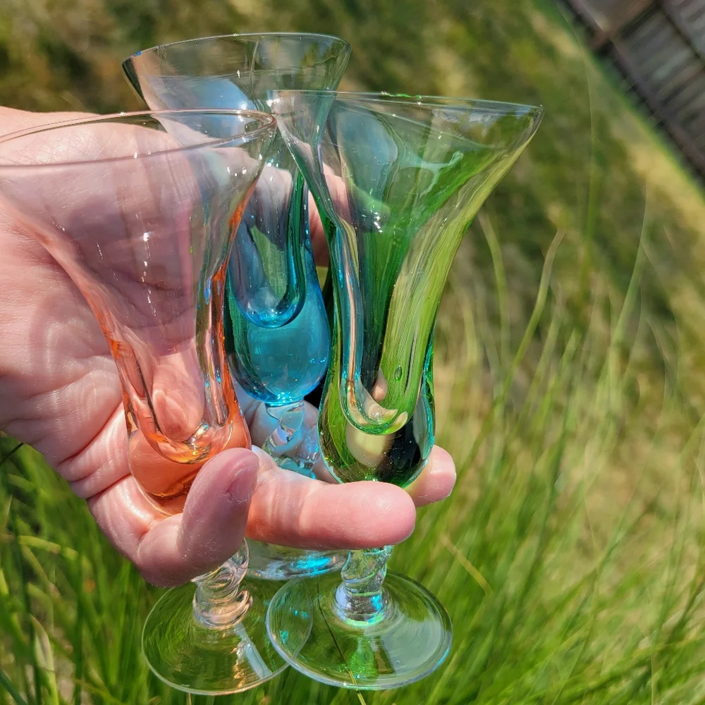 Cordial Glasses ~ Shot Glasses ~ Set of 4 (2 are chipped) FINAL PRICE ITEM!